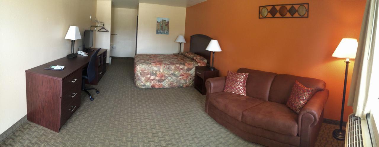 Cottonwood Inn & Suites Phillipsburg Exterior photo